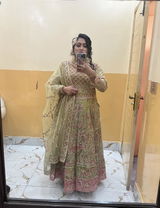 Huma Kayani review photo