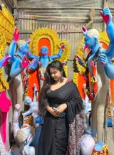 Easha Ganguly review photo
