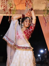 Aamna Qureshi review photo