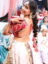 Aamna Qureshi review photo