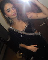Veena Thakur review photo