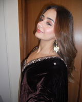Veena Thakur review photo
