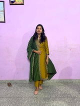 Priya Tomar review photo