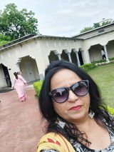 Avani Raval review photo