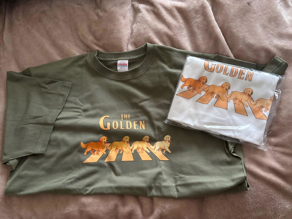 THE GOLDEN | ゴールデンレトリバー 横断歩道 お散歩 面白Tシャツ【犬好き・ギフトに最適】