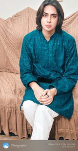 Zeeshan review photo