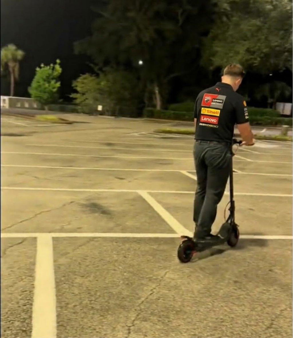 iScooter i8M Electric Scooter 30 KM/H Speed