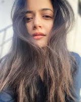 Divya Sharma review photo
