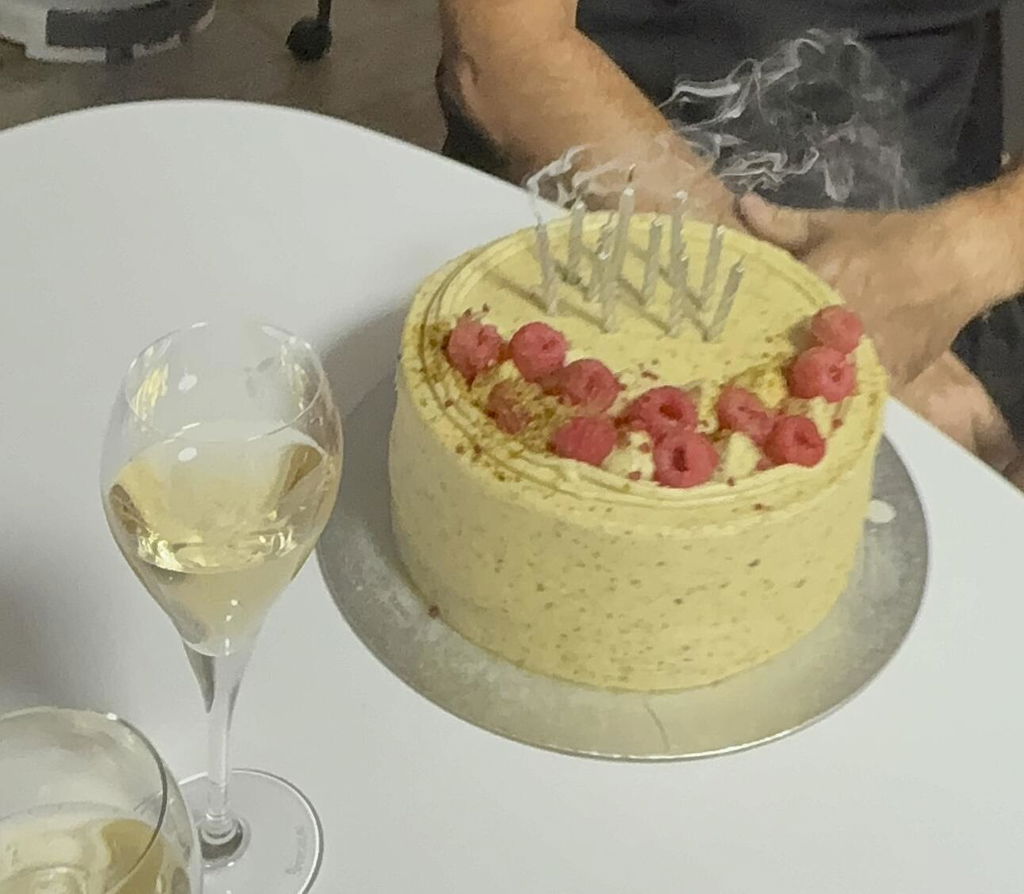 Pistachio & Raspberry Cake