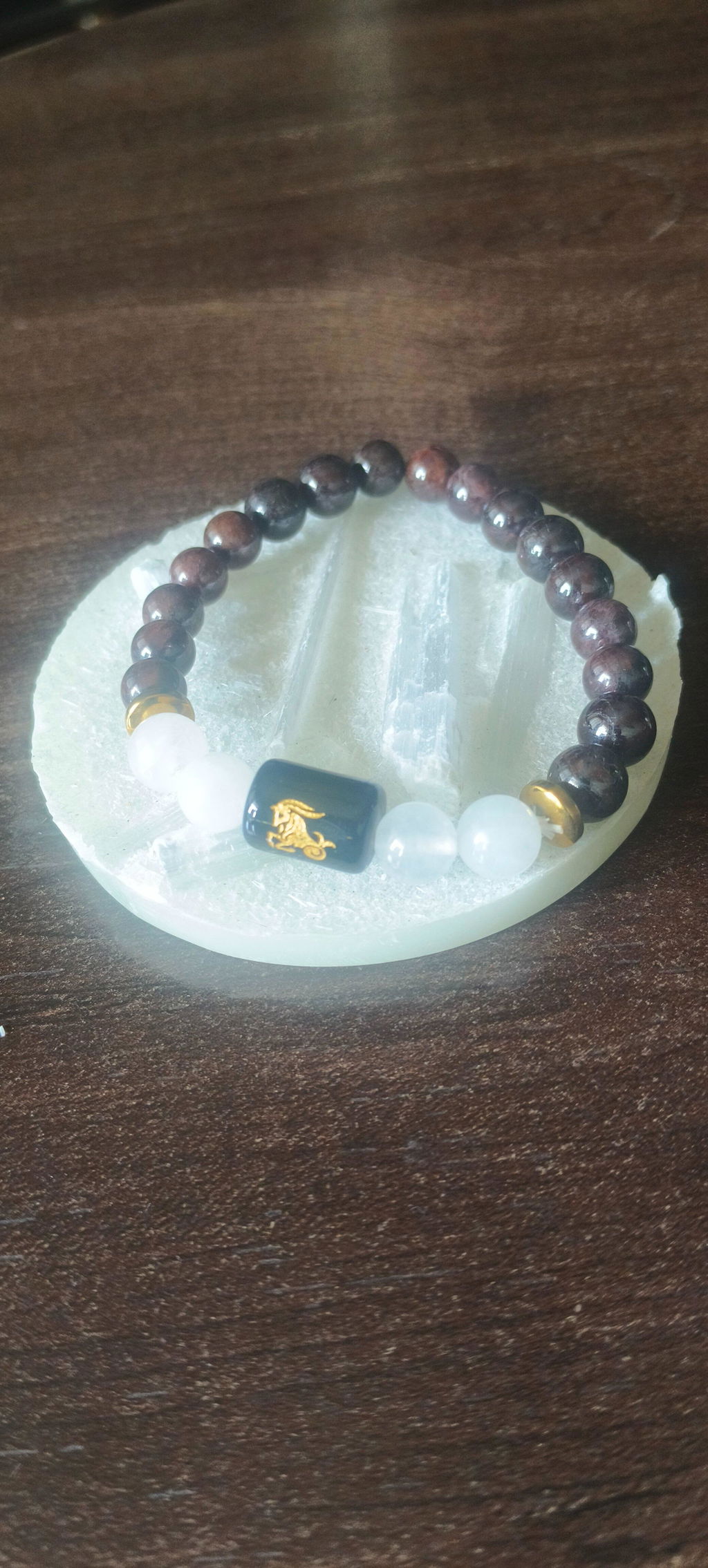 Garnet & Milky Quartz Zodiac Band for Capricorn (मकर राशि)