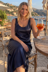Caroline review photo