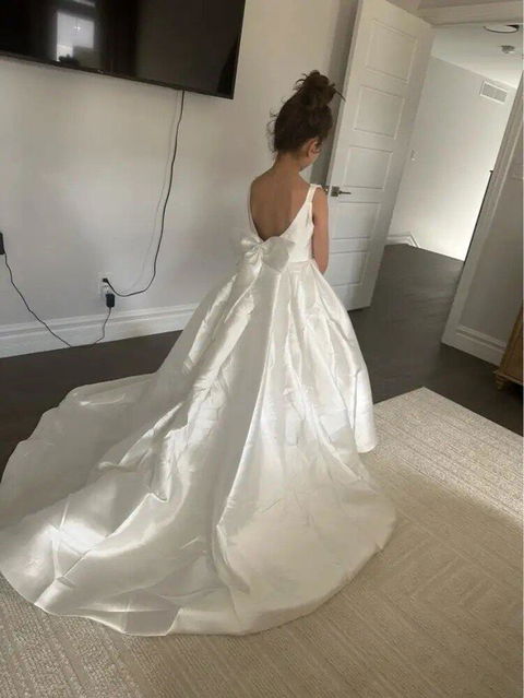 Elegant White Flower Girl Dress with Bow Satin Ball Gown J205