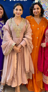 Ishika Verma review photo