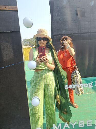 Raveena review photo