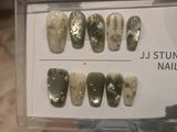 B. H review photo