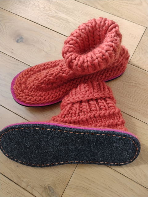 Joe's Toes Snuggly Knitted Slipper Kit