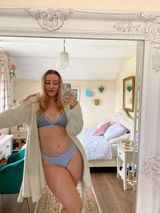 Petra Hirst review photo