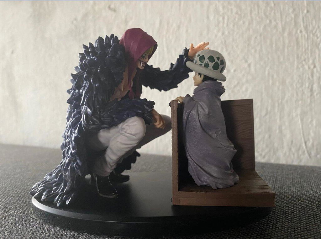 ONE PIECE FIGURE - ICHIBAN KUJI EMOTIONAL STORIES - PRIZE B - REVIBLE MOMENT - LAW AND CORAZON -