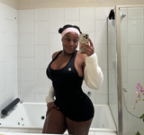 Zo Adams review photo