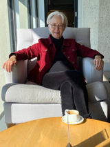 Helen de review photo