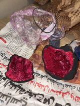 Géode de Calcite colorée Rouge – Pierre Naturelle Cristallisée du Maroc