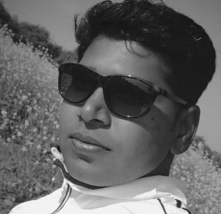 Abhimanyu Singh review photo