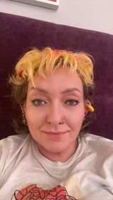 Dee review photo