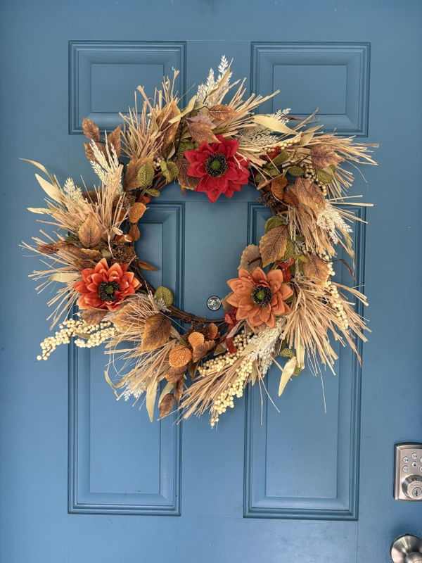 Priya S.'s Keepsake Bloom wreath at home