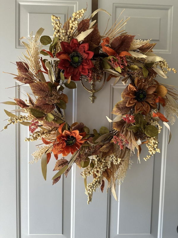 Priya S.'s Keepsake Bloom wreath at home