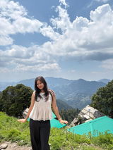 surbhi Sharma review photo