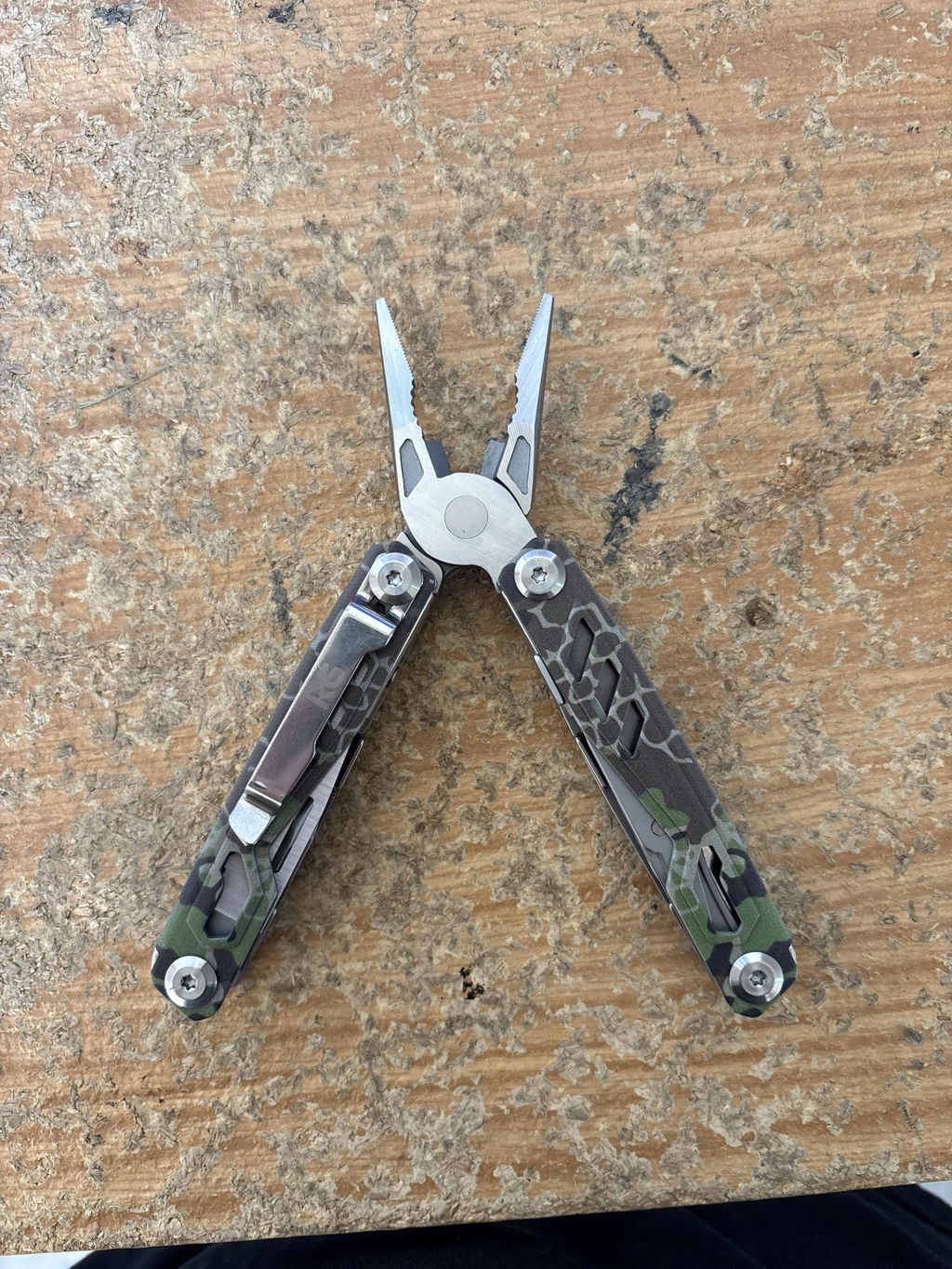KG Camo Pliers Multi Tool
