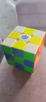 H.M. review photo