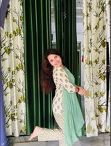 Srishti Upadhyay review photo