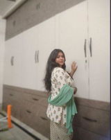 Kavya Sharma review photo