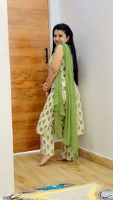 Ayushi Pandey review photo