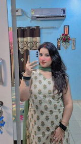 Shalini Upadhyay review photo