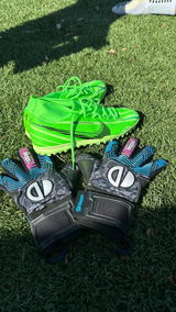 Y.Y. review photo