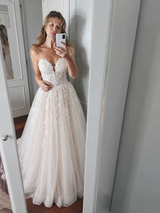 Lesley Dora review photo