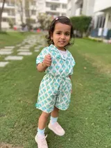 Isha singh review photo