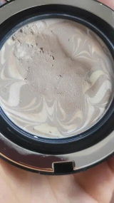 Gigi Hadid review photo