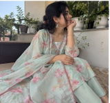 Riya Deshmukh review photo