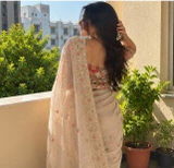 Rutuja Kulkarni review photo