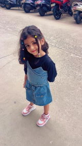 Riya Thakkar review photo