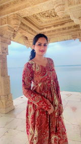 Nidhi Meena review photo