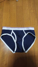 M. review photo