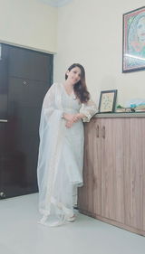 Nayyar Parveen review photo