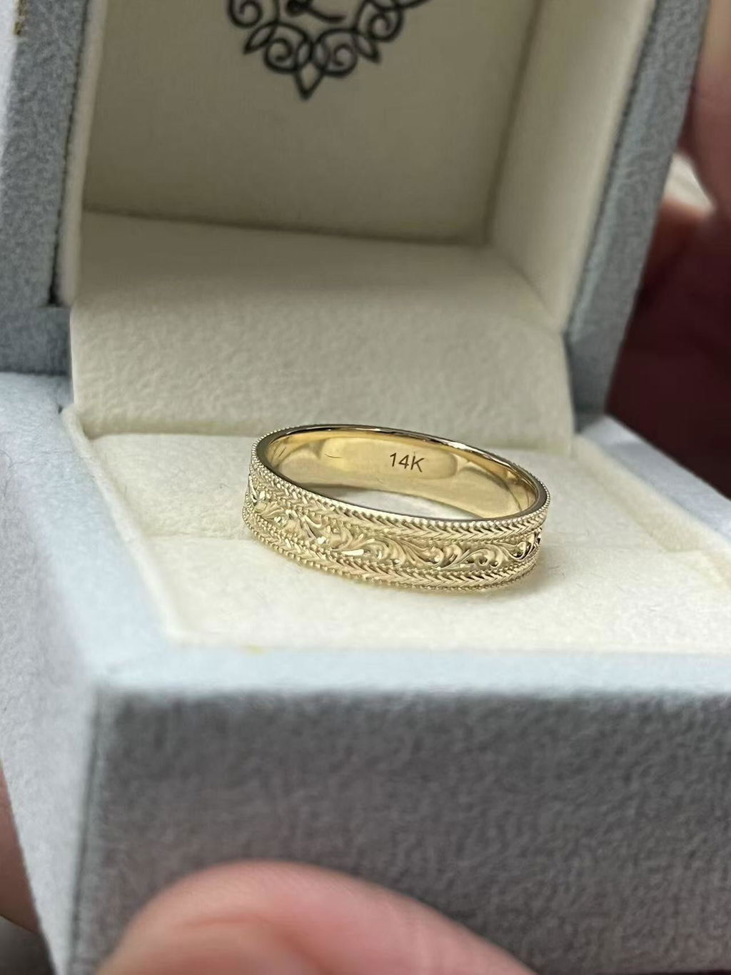 Vintage Scroll Engraved Men’s Wedding Band