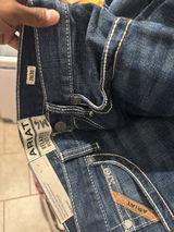 Yefri Aparicio review photo