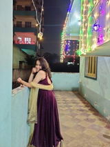 Saniya singh review photo