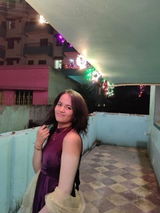 Saniya singh review photo